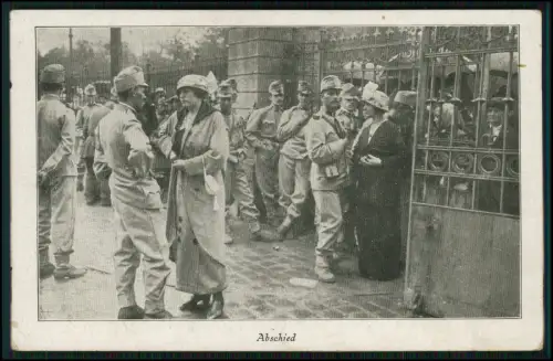 Abreise zur Front - Österreichisch-ungarische Soldaten mit Frauen Wien 1917 gel.