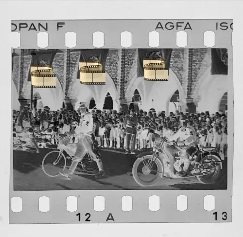 Orig. Negativ 4x3,5cm Lübeck 2.WK II Soldaten Organisation Fahrrad Motorrad u.a.