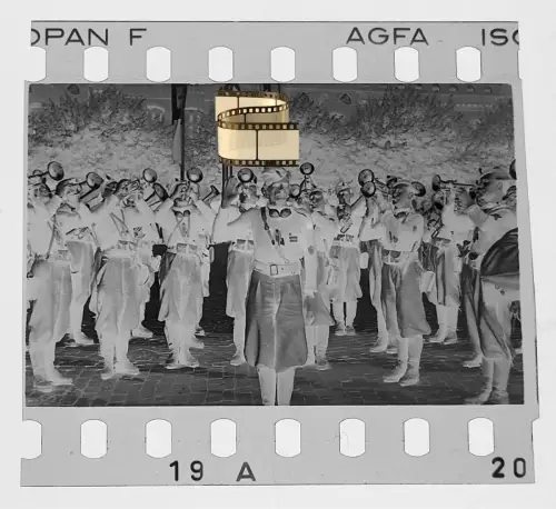 Orig. Negativ 4x3,5cm Lübeck 2.WK II Soldaten Organisation - Musikkorps Trompete