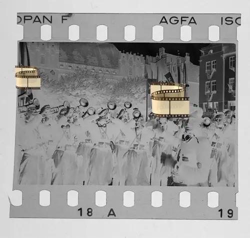 Orig. Negativ 4x3,5cm Lübeck 2.WK II Soldaten Organisation - Musikkorps Trompete