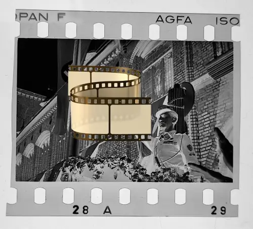 Original Negativ 4x3,5cm - 2.WK II Soldaten Lübeck - bei den Arkaden am Rathaus