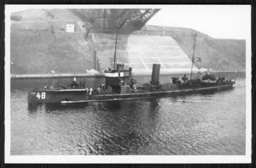 Kiel im Kaiser Wilhelm Kanal Torpedoboote T 146 mit sichtbarer Rumpfnummer 48