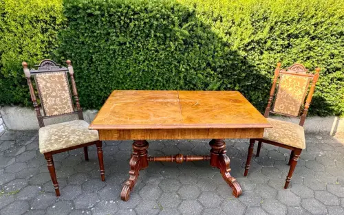 Orig. Tisch Gründerzeit ca. 1880 und 2x dazugehöriger Muschel-Stuhl gleiche Zeit
