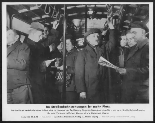 Breslau Schlesien Polen Straßenbahn Stehwagen Fahrgäste Innenansicht PK Foto1942