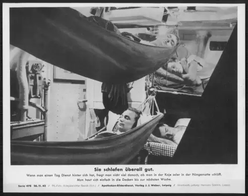Marine WK Schlafende Soldaten in Hängematten und Kojen während des Dienstes 1942