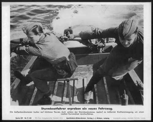 Wehrmacht See Sturmboot Fahrer erproben - neues Fahrzeug Militär Marine PK 1943