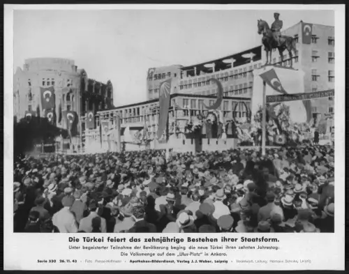 Die Türkei feiert zehnjährige Bestehen ihrer Staatsform Ulus Platz Ankara 1943