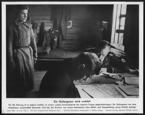 Smolensk Wehrmacht - Vernehmung eines Gefangenen in militärischer Unterkunft