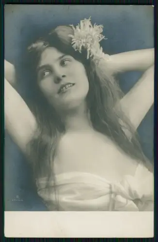 AK - Portrait junge Dame Blume im Haar Jugend Natürlichkeit und Romantik - 1905