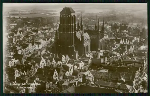 Echt Foto AK Gdańsk Danzig mit dominanter Marienkirche Beeindruckendes Luftbild