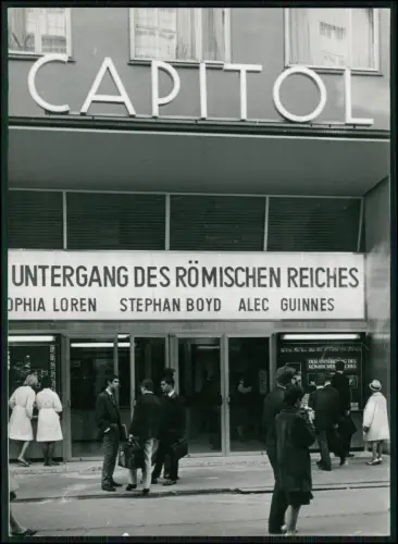 Pressefoto 18x13 - Dortmund Capitol Kino UFA Filmtheater - Eingang Sophia Loren