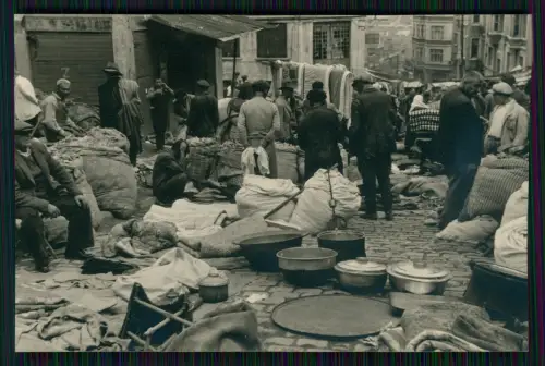 2x Foto Markt in Istanbul geschäftige Atmosphäre eines Basars Straßenmarkt 1940