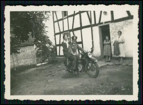 Foto -  Wehrmacht Soldat Frau Motorrad Kennzeichnung IZ 209096 DKW NSU Victoria