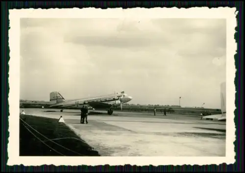 2x Foto - Hannover Flughafen SAS Douglas DC 3 Passagierflugzeug Startbahn 1952