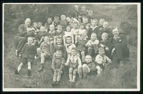 15x alte Fotos AK Format - Personen Gruppe Portrait Jungs und andere - 1920-35