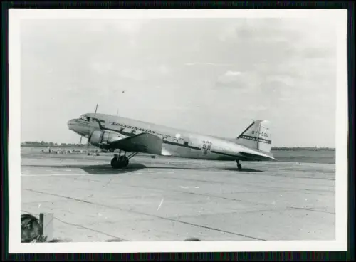 2x Foto - Kopenhagen Flughafen Kastrup SAS Douglas DC3 Verkehrsflugzeug Rollfeld