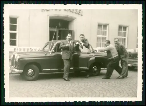 14x Foto - Mercedes u.a. Oldtimer - Personen  Automobile Treffen Alltag 1950er