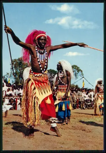 Foto AK - Afrika Tänzer in bunten Gewändern mit Kopfschmuck traditioneller Tanz