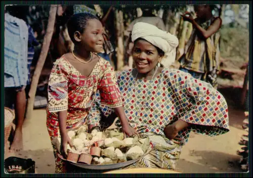 Foto AK - Afrika Mutter und Kind verkaufen mit einem Lächeln auf dem Markt Stolz