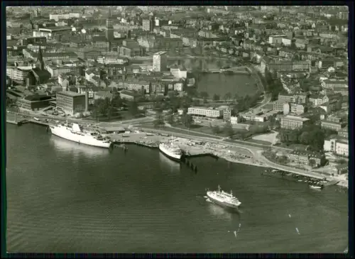 Foto AK Kiel Luftbild Fährhaus Hafen Kieler Förde und mehrere Passagierschiffe