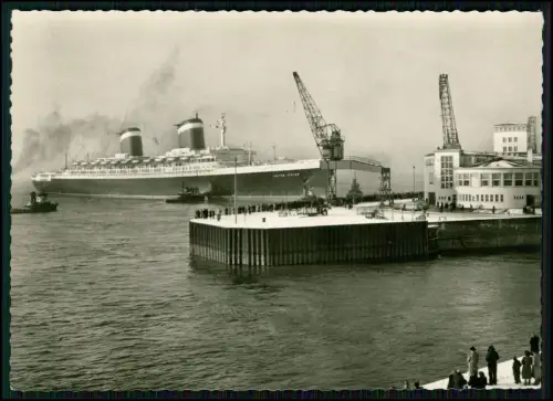 Foto AK Bremerhaven Columbuskai - S.S. United States Ozeandampfer Lines im Hafen