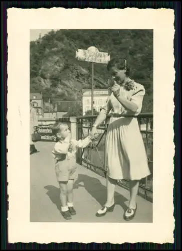 2x Foto - Mutter mit Kind am Anleger und Stadt Stolzenfels bei Koblenz - 1943