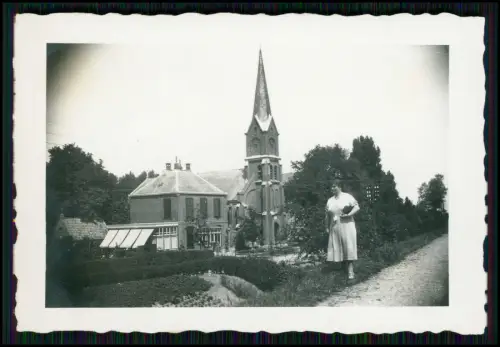 Foto - leider unbekannter Ort - Motiv einer Kirche - klare Darstellung - um 1940
