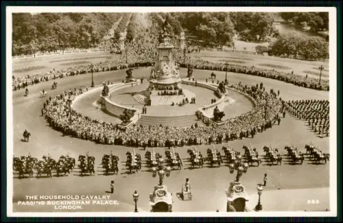 London Buckingham Palace Household Cavalry Victoria Memorial Parade Foto AK 1935