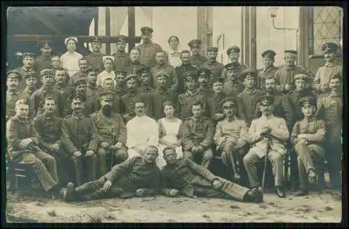 3x Foto AK 1.WK - Gruppe Soldaten und Pflegekräfte im Lazarett Erster Weltkrieg