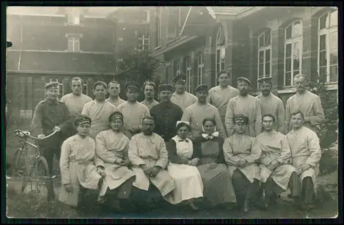 4x Foto AK 1.WK - Gruppe Soldaten und Pflegekräfte im Lazarett Erster Weltkrieg