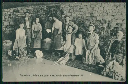 AK Französische Frauen beim Waschen in einer Waschanstalt 1916 Feldpost gelaufen