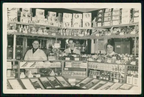 Foto AK - Laden innen Bonbons Honig Malz Mentholprodukte Ricola und WICK um 1940