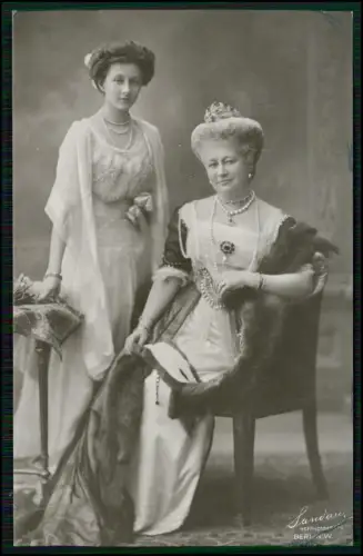 Kaiserin Auguste Viktoria und ihre Tochter Prinzessin Viktoria Luise 1910 gel.