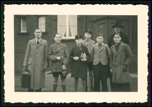 15x Foto - Jungs kurze Hosen und Mützen - und ähnliche Motive ab 1940