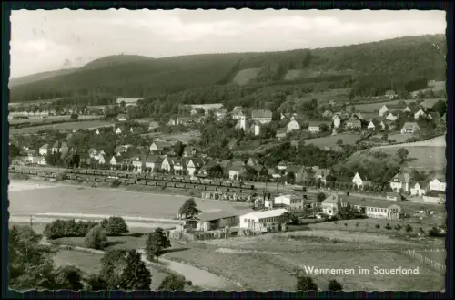 Echt Foto AK - Wennemen Meschede im Sauerland - Blick auf den Bahnhof Ort Häuser