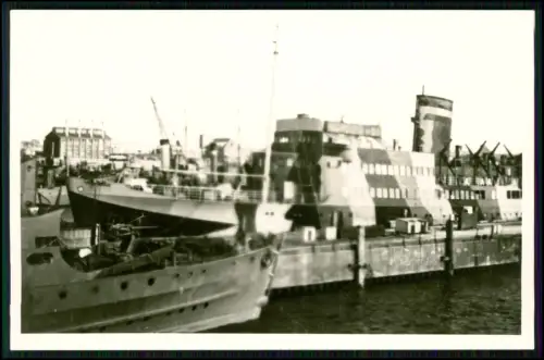 Foto AK - Kriegsschiff Helgoland - im Hafen um 1940