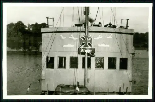 Foto AK Hilfs-Minensuchboot M 4014 - Dieppe Brücke mit EK Kriegsmarine 1939-1945