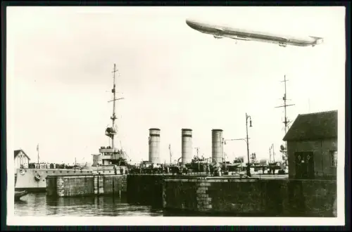 Foto AK -  Luftschiff Zeppelin LZ 13 Hansa u. Kreuzer Kolberg Wilhelmshaven 1912