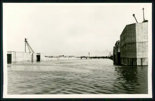 Foto AK - Raederschleuse in Wilhelmshaven - Blick auf die Ostkammer - März 1943