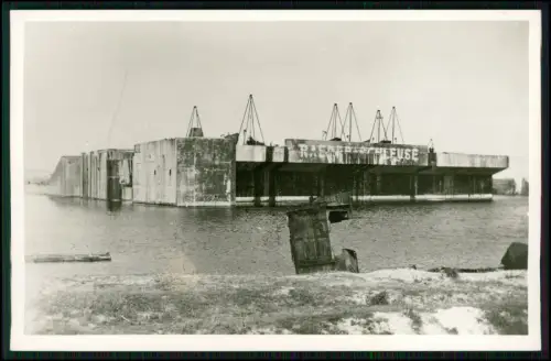 Foto AK - Blick a. Raeder-Schleuse Bunker Wilhelmshaven - Außenjade Hafenbecken