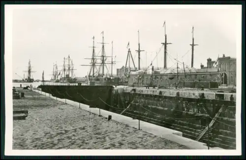 Foto AK - Wilhelmshaven Deutsche Kriegsschiffe Geschw. in der kaiserlichen Werft