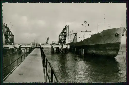 Foto AK - Wilhelmshaven Ölhafen - Schiff Tanker MARGARETA ? Hafenanlage am Kai