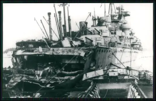 Pressefoto AK -  Prinz Eugen 1942 vor Trondheim Norwegen von Torpedo getroffen