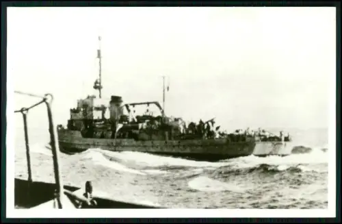 Foto AK - Minensuchboot M 15 - 1945 bei alliierten Luftangriff in Kiel versenkt