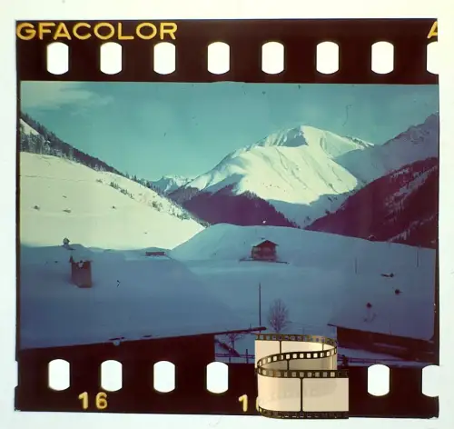Orig. altes Agfacolor Farbdia  - Dorf verschneite Berglandschaft Tirol Alpen