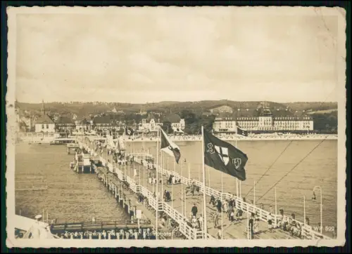 Foto AK Seesteg Seebrücke Zoppot Sopot Danzig - Spaziergänger Fahnen - 1941 gel.