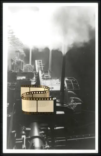 Foto AK - Zerstörer Z ? - Feuert 15-cm-Geschütze in Einzel- oder Doppeltürmen
