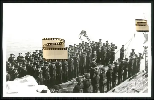 Foto AK - Zerstörer Z 27 - Besatzung des Zerstörers Z 27 in Formation an Deck