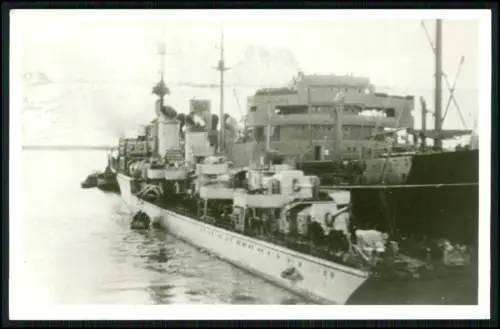 Foto AK - Zerstörer Z 33 Kriegsmarine  Typ 36 A Mob - an der Pier in Nordmark