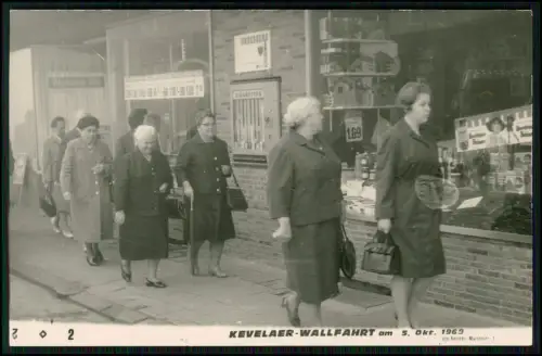 2x Foto AK - Frauen während einer Wallfahrt nach Kevelaer Niederrhein - 1950-60